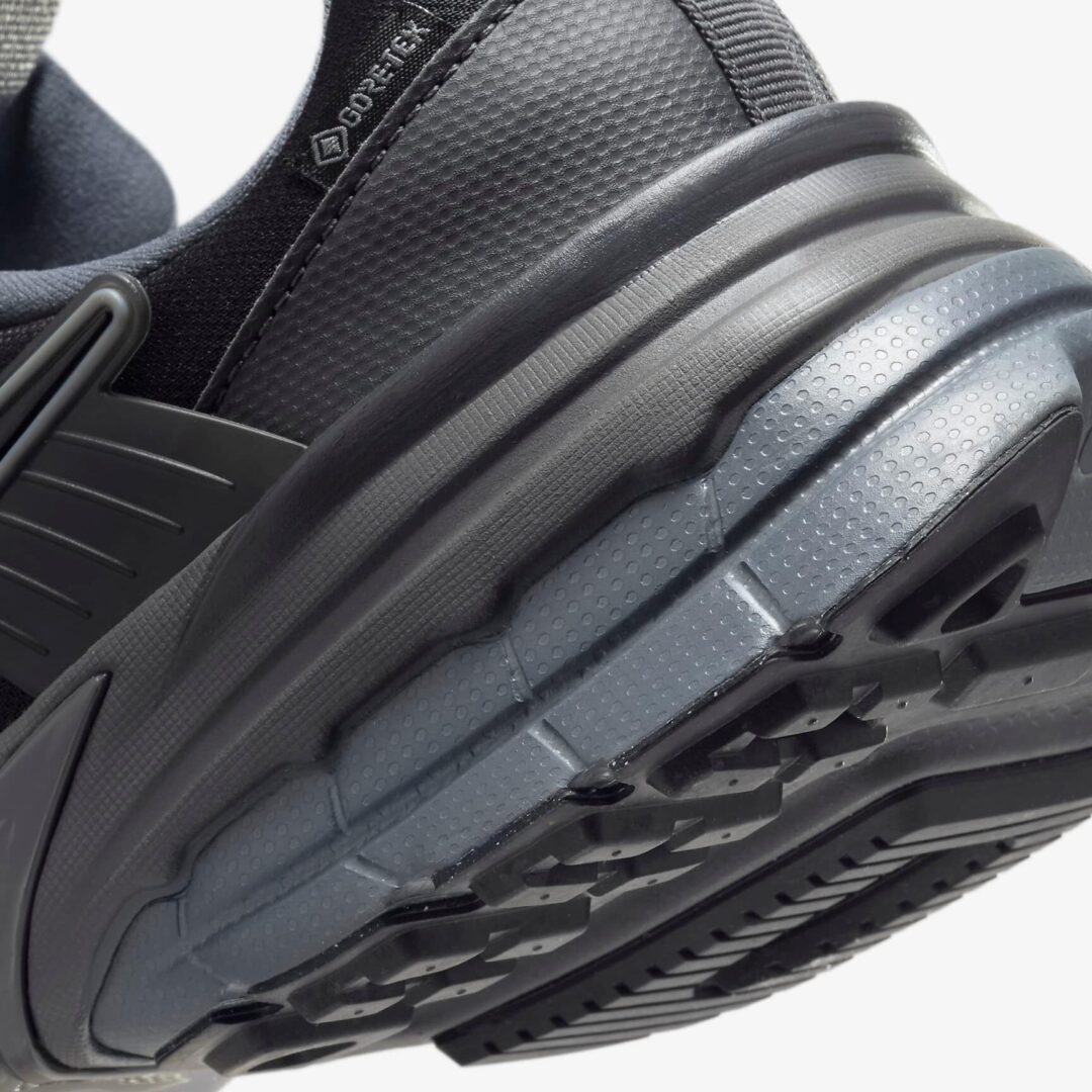 【2024年 10/8 発売】NIKE V2K RUN GORE-TEX “Black/Iron Grey” (ナイキ ヴィツーケー ゴアテックス “ブラック/アイアングレー”) [FZ2622-001]