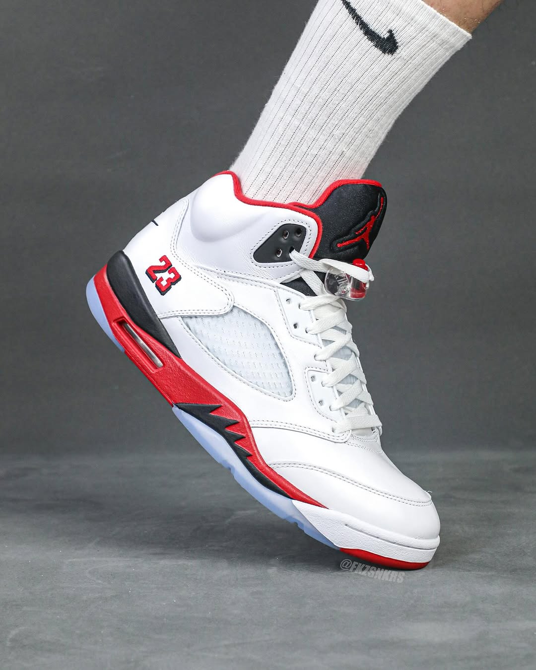 【2025年 9/13 発売予定】NIKE AIR JORDAN 5 "Fire Red/Black Tongue" (ナイキ エア ジョーダン 5 “ファイヤーレッド/ブラックタン”) [HQ7978-101]