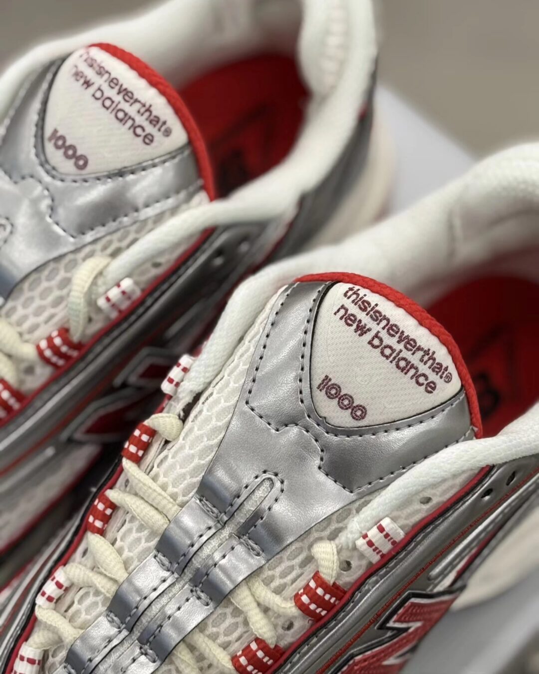 【2024年 発売】 thisisneverthat × New Balance M1000 TI “Silver/Red” (ニューバランス) [M1000TI]