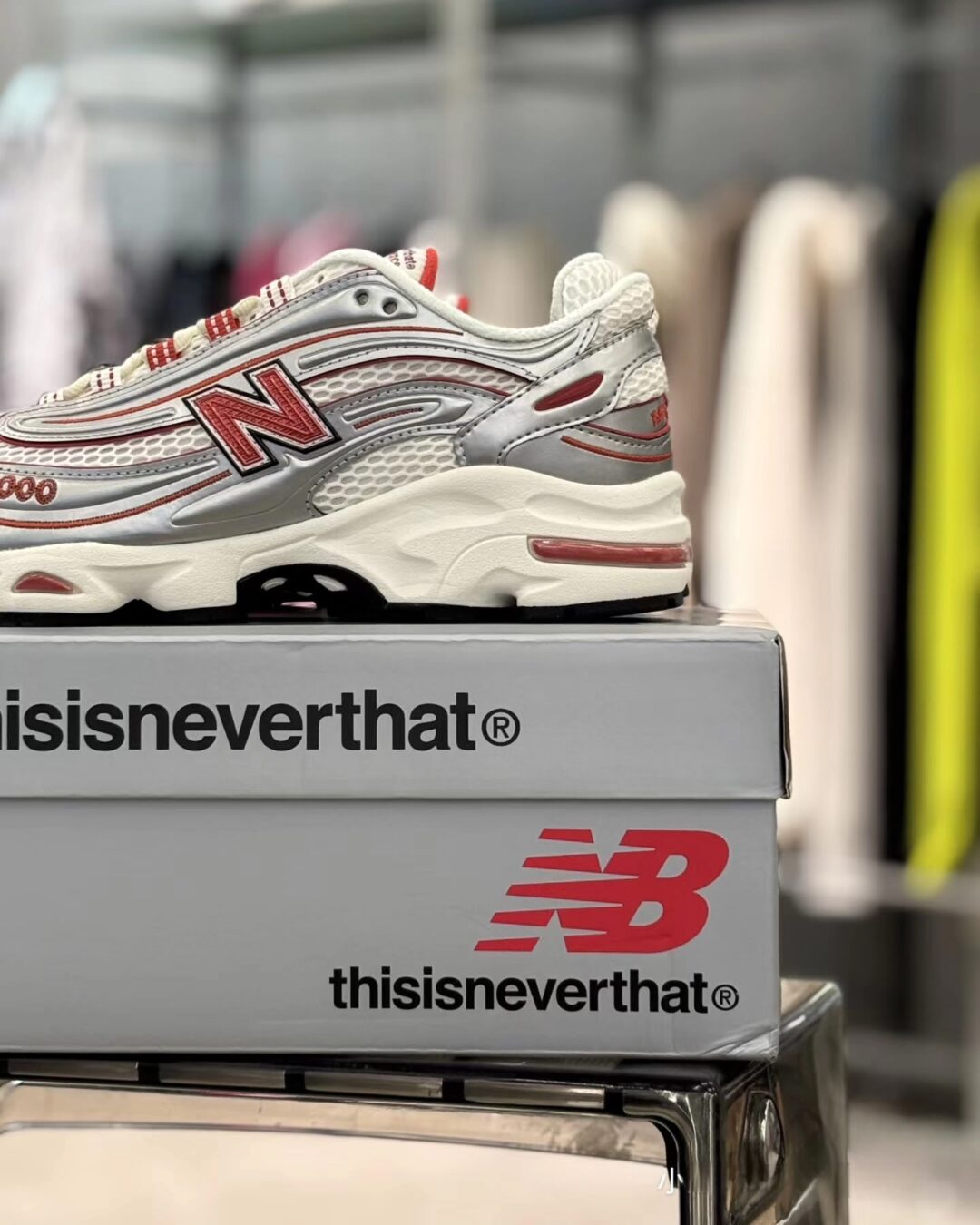 【2024年 発売】 thisisneverthat × New Balance M1000 TI “Silver/Red” (ニューバランス) [M1000TI]