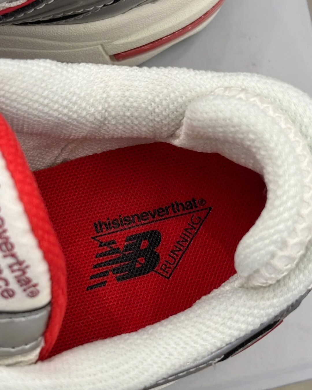 【2024年 発売】 thisisneverthat × New Balance M1000 TI “Silver/Red” (ニューバランス) [M1000TI]