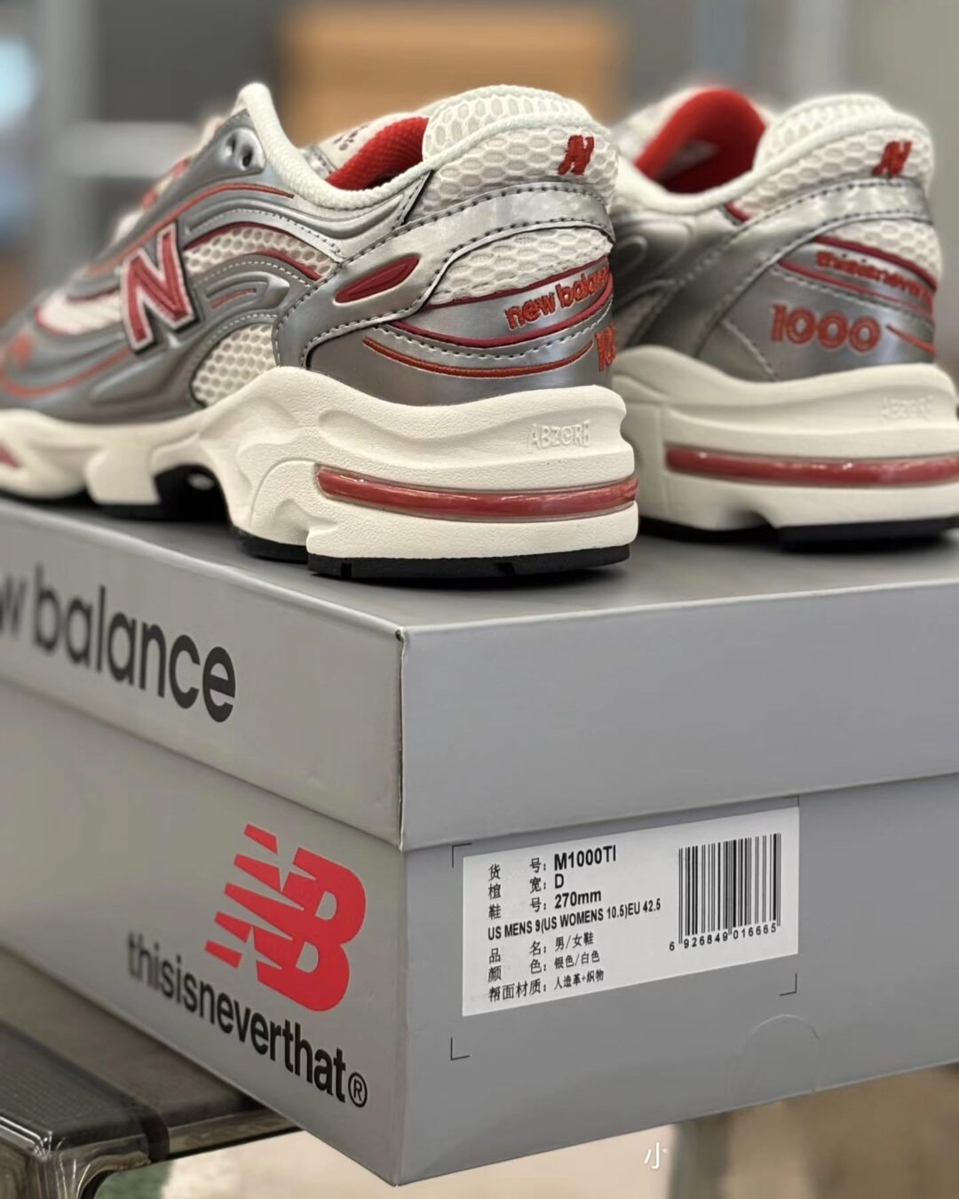 【2024年 発売】 thisisneverthat × New Balance M1000 TI “Silver/Red” (ニューバランス) [M1000TI]