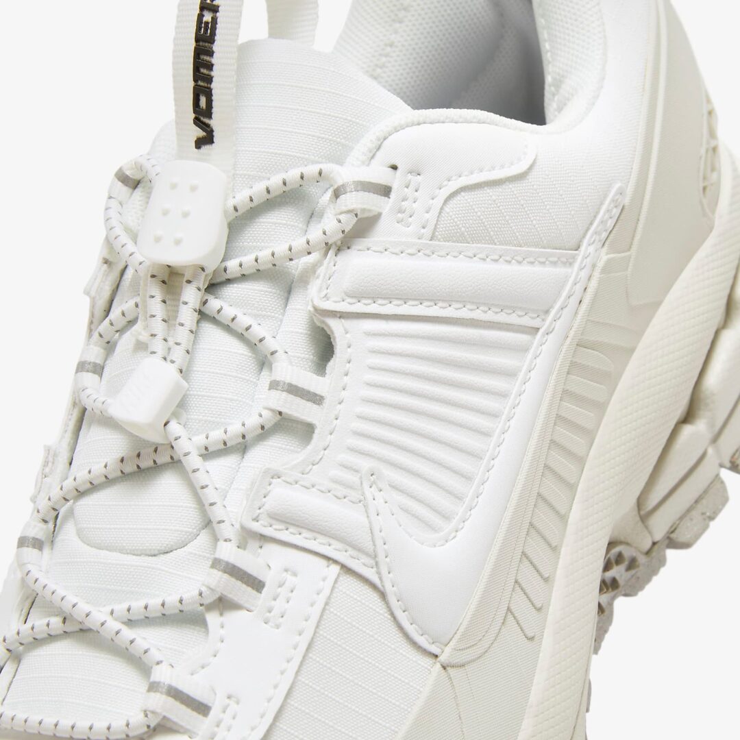 【2024年 発売】NIKE ZOOM VOMERO ROAM “Summit White/Light Bone” (ナイキ ズーム ボメロ ローム “サミットホワイト/ライトボーン”) [HV5951-100]