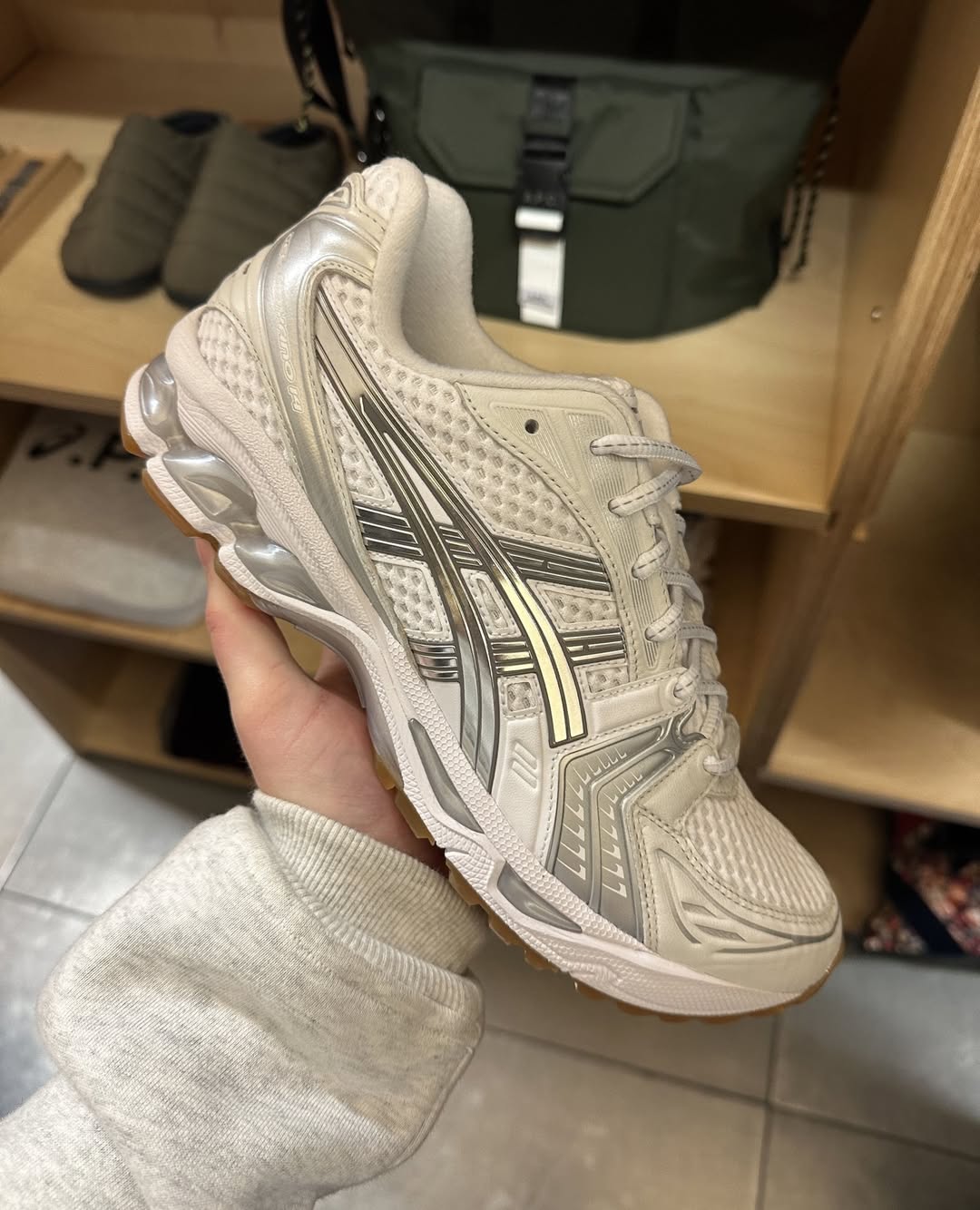 【2025年 4月 発売予定】A.P.C. x ASICS GEL-KAYANO 14 (アー・ペー・セー アシックス ゲルカヤノ 14)