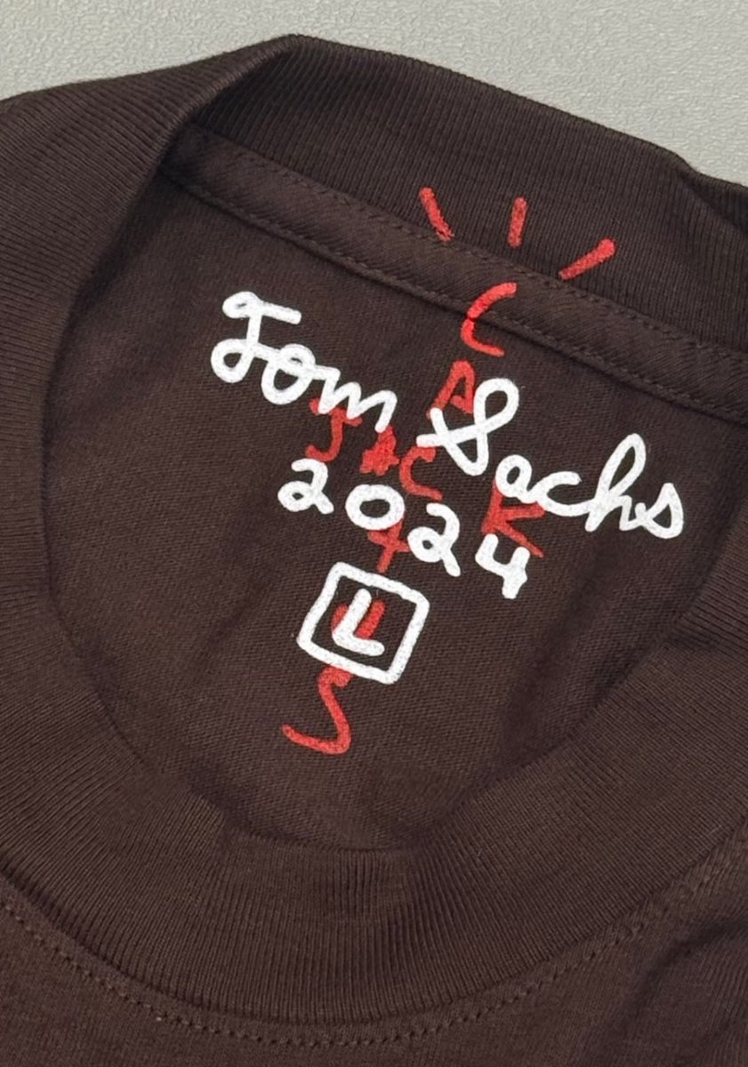 Travis Scott x Tom Sachs “It Won’t Fail Because Of Me” TeeがComplexCon 2024 LVにて発売 (トラヴィス・スコット トム・サック コンプレックスコン)