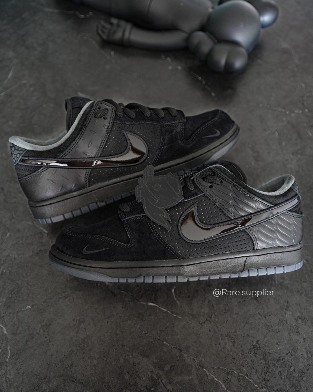 【2024年末 発売予定】Division Street x NIKE DUNK LOW LUX “Oregon Black” (ディヴィジョン・ストリート ナイキ ダンク ロー “オレゴンブラック”) [HV1470-001]