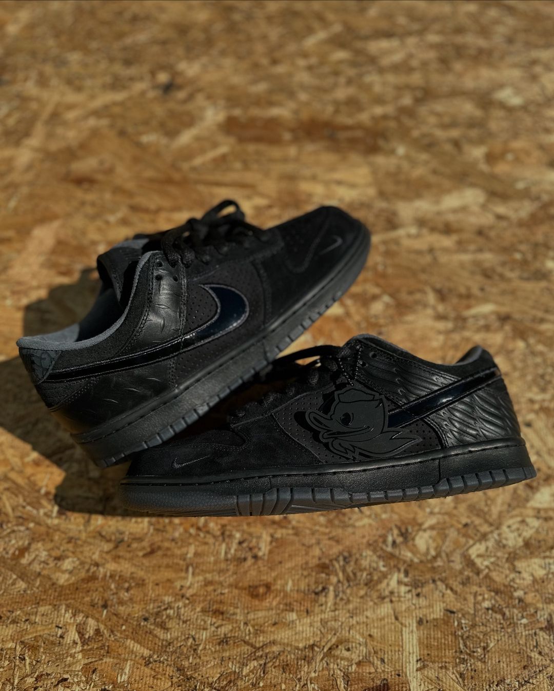 【2024年末 発売予定】Division Street x NIKE DUNK LOW LUX “Oregon Black” (ディヴィジョン・ストリート ナイキ ダンク ロー “オレゴンブラック”) [HV1470-001]