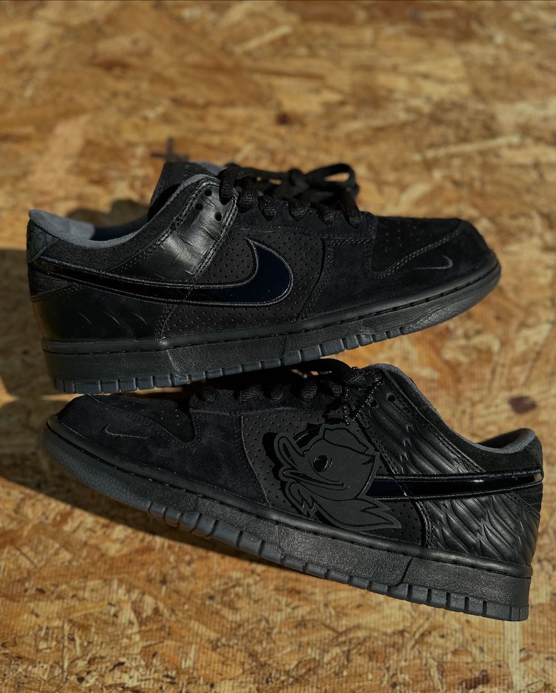 【2024年末 発売予定】Division Street x NIKE DUNK LOW LUX “Oregon Black” (ディヴィジョン・ストリート ナイキ ダンク ロー “オレゴンブラック”) [HV1470-001]