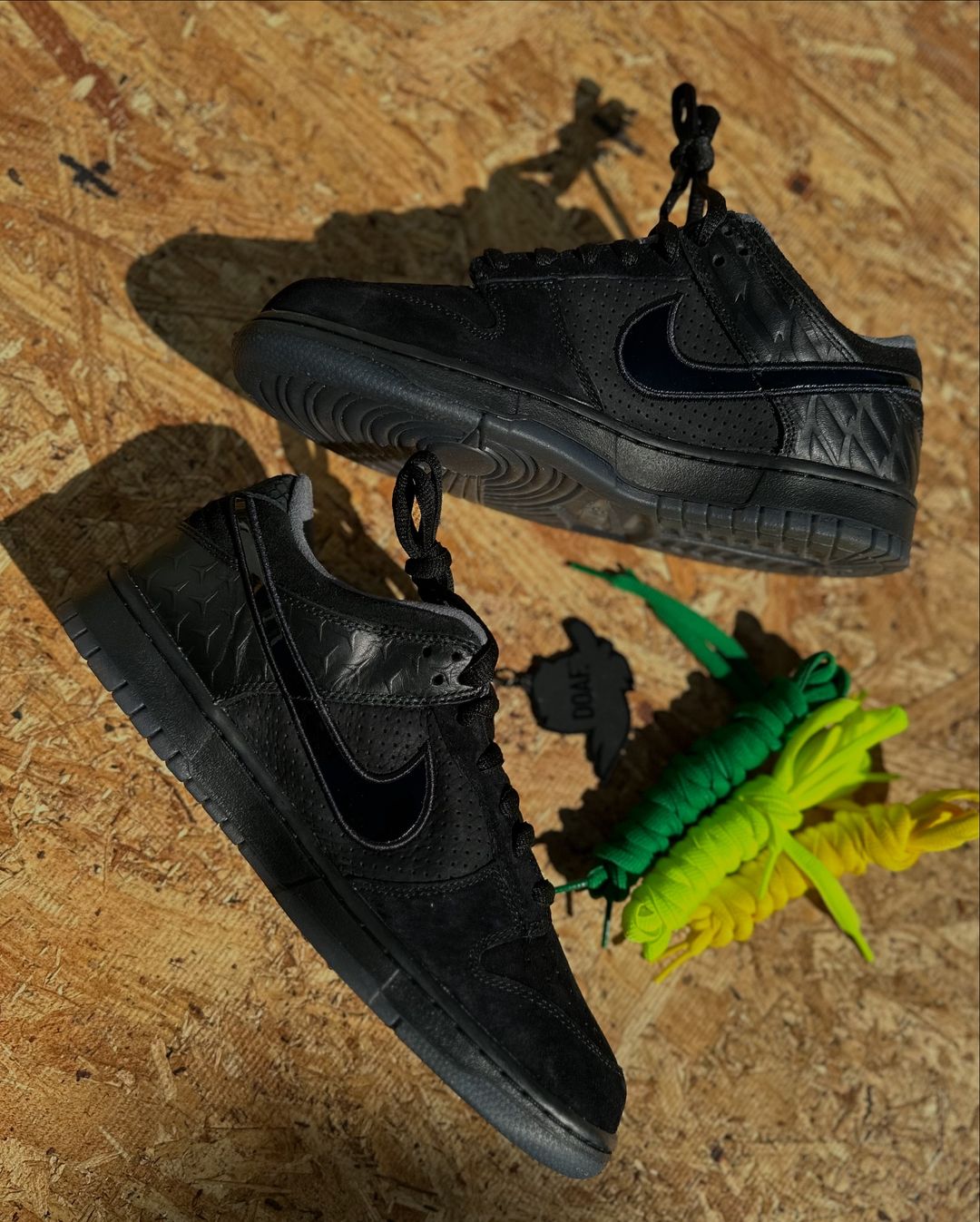 【2024年末 発売予定】Division Street x NIKE DUNK LOW LUX “Oregon Black” (ディヴィジョン・ストリート ナイキ ダンク ロー “オレゴンブラック”) [HV1470-001]