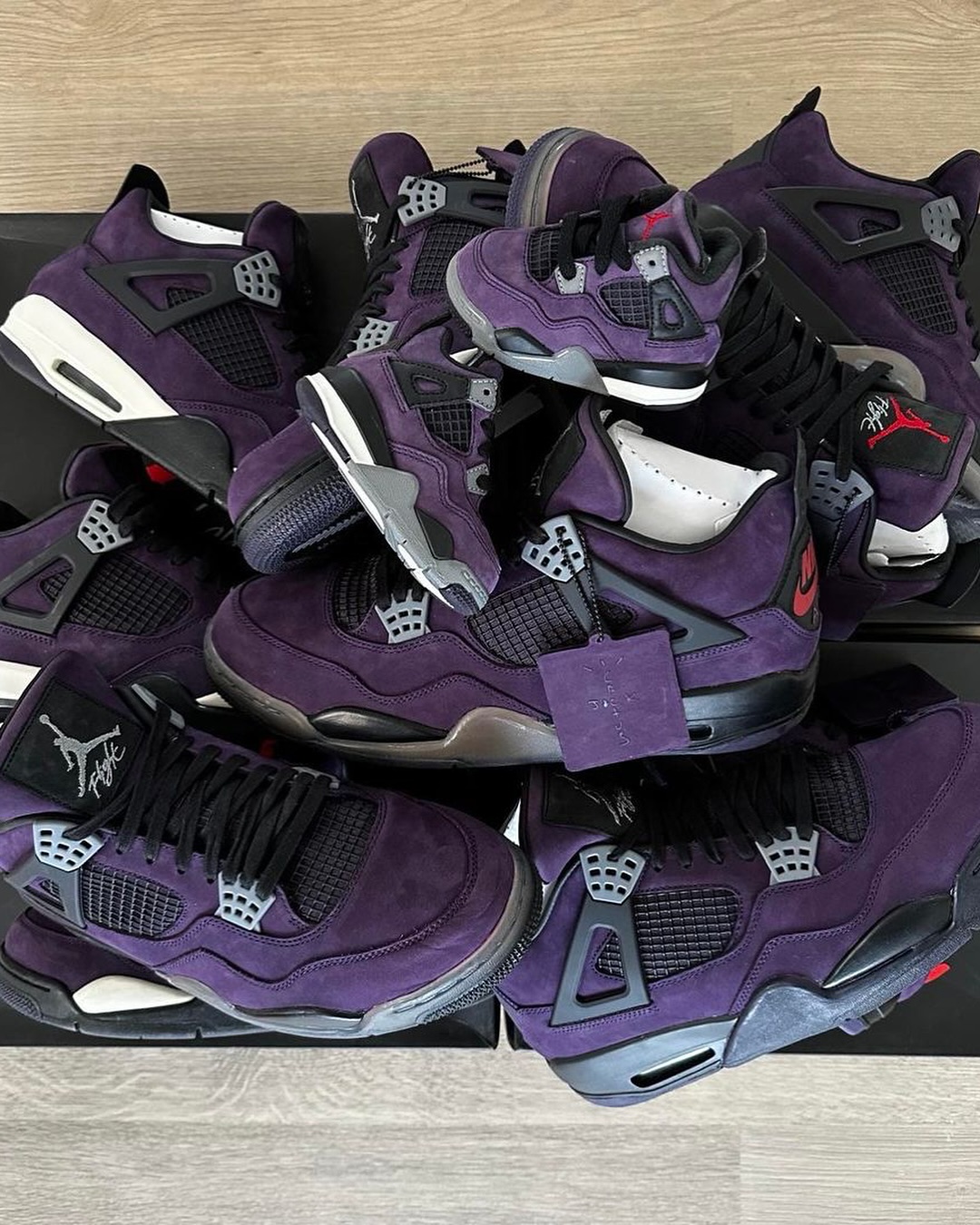 【2025年 発売の噂】Travis Scott × NIKE AIR JORDAN 4 RETRO “Purple/Black” (トラヴィス・スコット ナイキ エア ジョーダン レトロ “パープル/ブラック”)