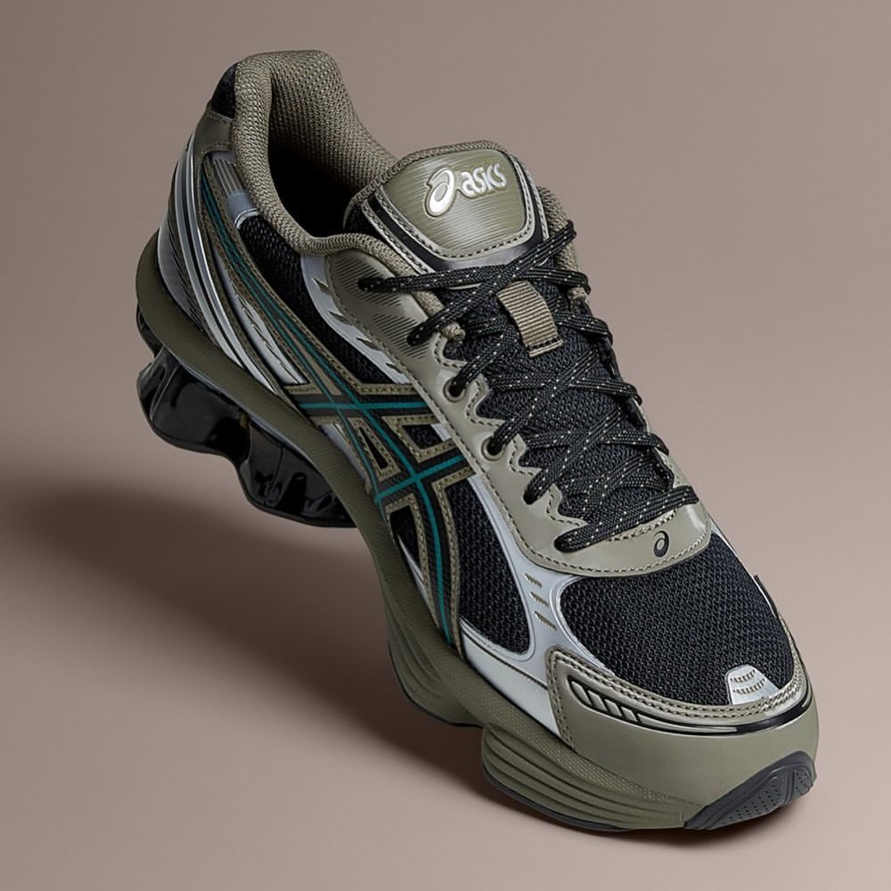 【2024年 12/6 発売】ASICS GEL-QUANTUM KINETIC FLUENT (アシックス ゲルクォンタム キネティック) [1203A737.001/1203A737.002]