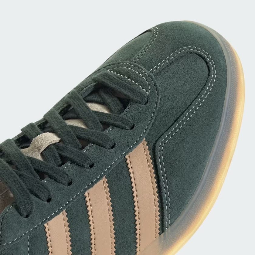 【2024年 発売】adidas Originals GAZELLE INDOOR “Shadow Green/Warm Sandstone” (アディダス オリジナルス ガゼル インドア “シャドウグリーン/ウォームサンドストーン”) [JH5402]