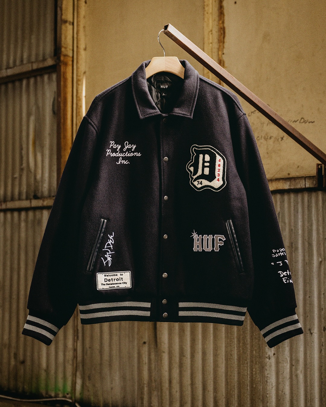 HUF × アメリカのミュージシャン「J DILLA」コラボが2024年 11/14 発売 (ハフ ジェイディラ)