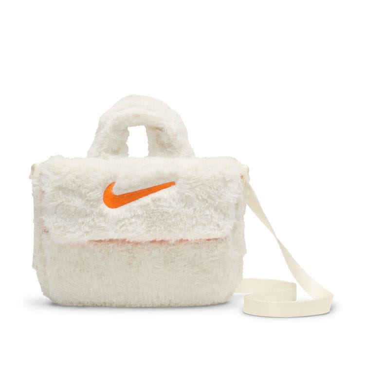 ふわふわのアクセントをプラスしたNIKE FUR CROSSBODY BAG (ナイキ フェイクファー クロスボディバッグ) [FZ1329-010/FZ1329-113/FZ1329-231]