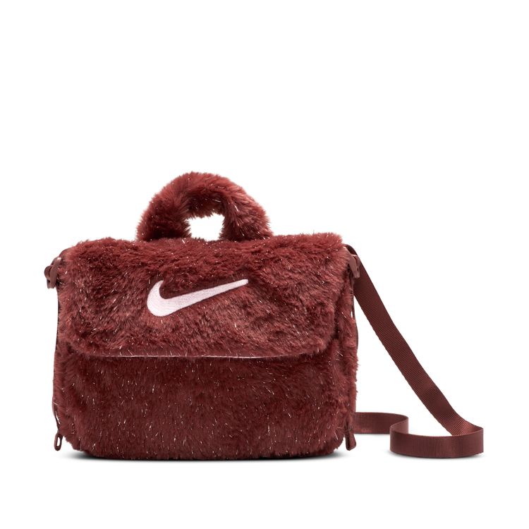 ふわふわのアクセントをプラスしたNIKE FUR CROSSBODY BAG (ナイキ フェイクファー クロスボディバッグ) [FZ1329-010/FZ1329-113/FZ1329-231]