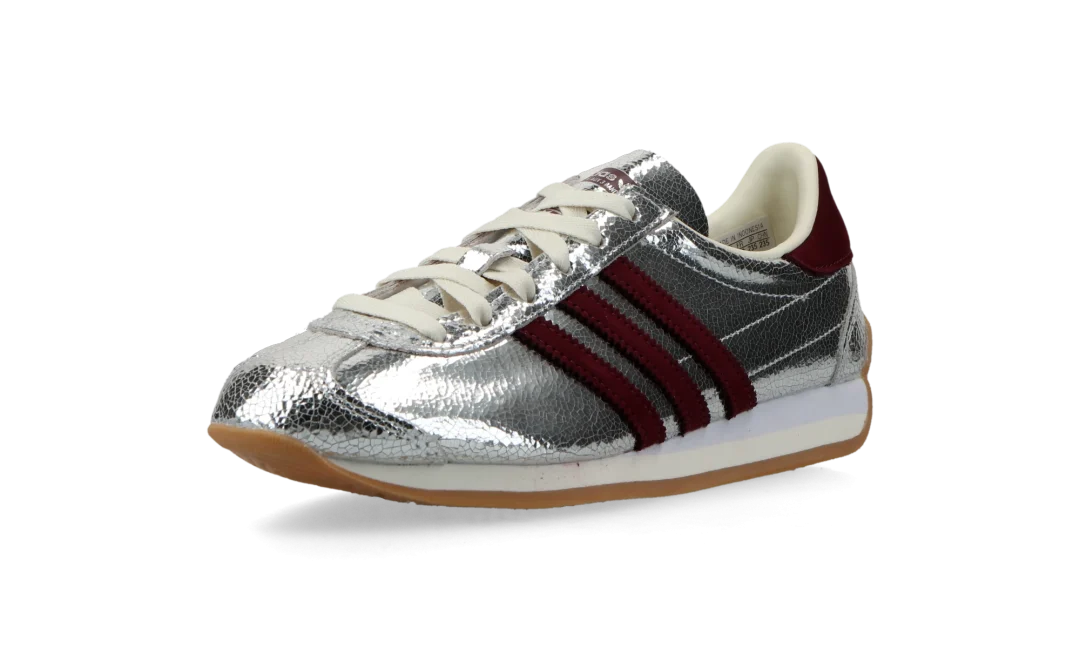 【2024年 11/30 発売】adidas Originals W COUNTRY OG “Silver Metallic/Maroon” (アディダス オリジナルス カントリー OG “シルバーメタリック/マルーン”) [JQ5111]