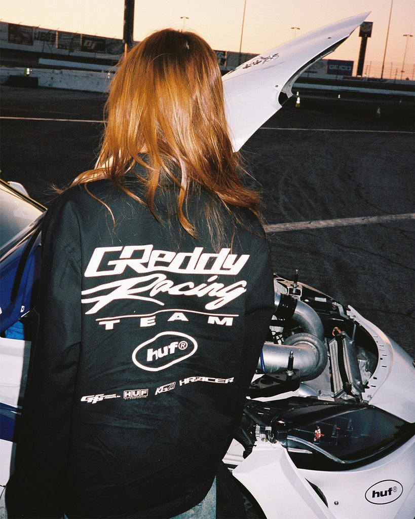 HUF × GREDDY GREDDY FORMULA DRIFT CAPSULEが2024年 11/8 発売 (ハフ グレッディ “フォーミュラ ドリフト カプセル”)