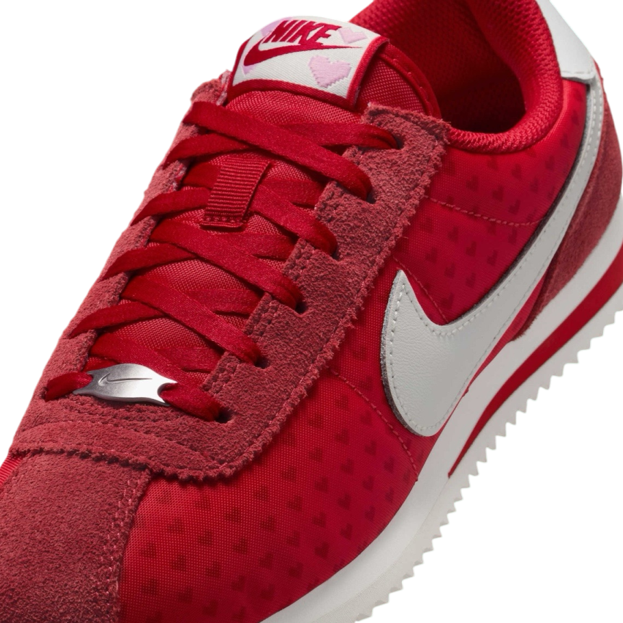 【2024年 12/7 発売】NIKE W CORTEZ “Valentine 2025/Light Crimson/Summit White” (ナイキ コルテッツ “バレンタイン/ライトクリムゾン/サミットホワイト”) [HV5166-696]