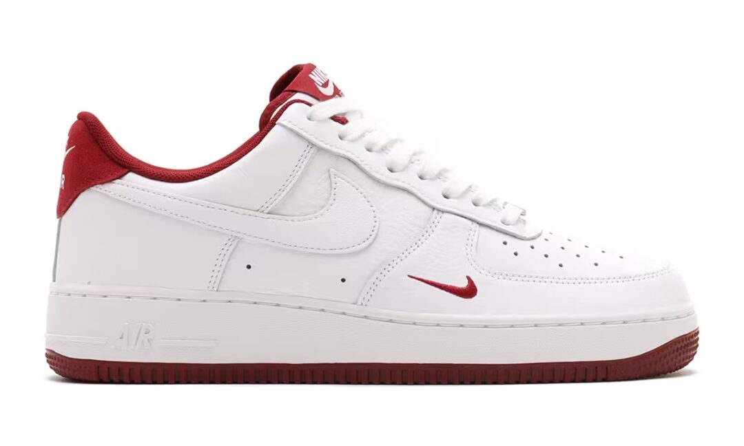 【2024年 12/14 発売】NIKE AIR FORCE 1 07 LOW “White/Team Red” (ナイキ エア フォース 1 ロー “ホワイト/チームレッド”) [HM9483-100]