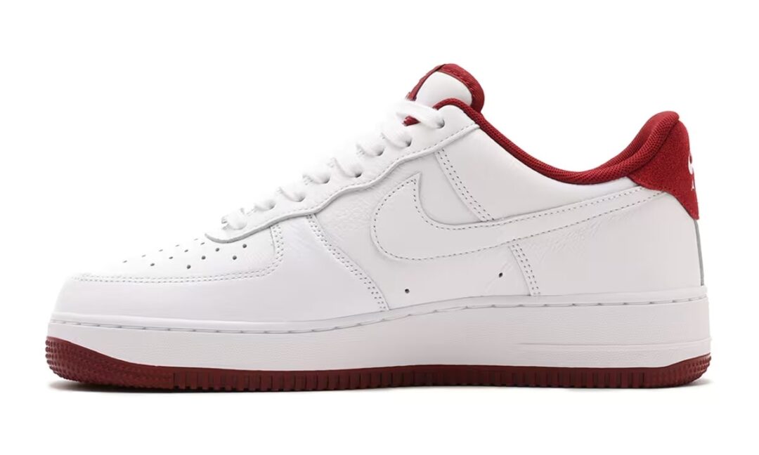 【2024年 12/14 発売】NIKE AIR FORCE 1 07 LOW “White/Team Red” (ナイキ エア フォース 1 ロー “ホワイト/チームレッド”) [HM9483-100]