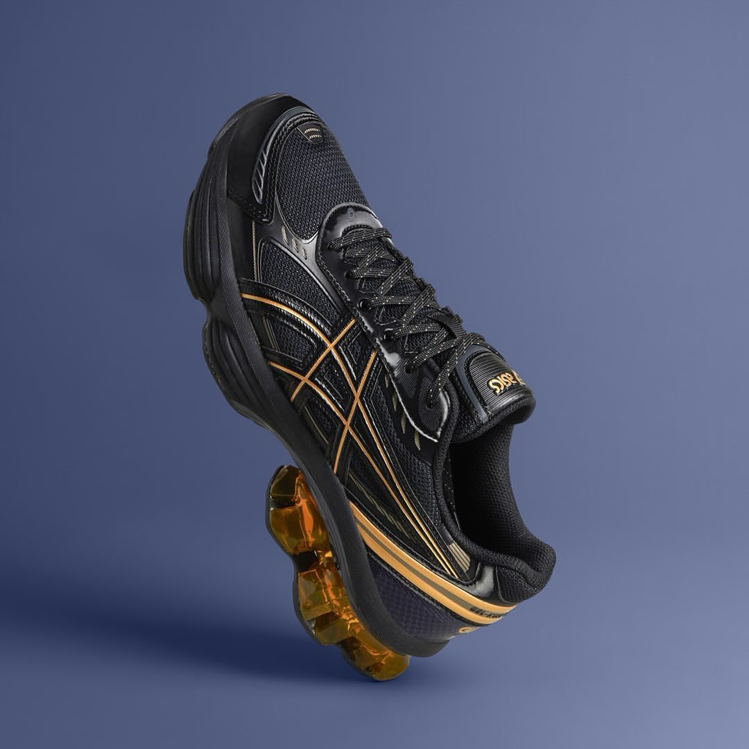 【2025年 1/24 発売】ASICS GEL-QUANTUM KINETIC FLUENT “Black/Black” (アシックス ゲルクォンタム キネティック) [1203A591.001]