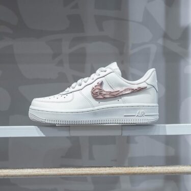 【2024年 発売】NIKE AIR FORCE 1 LOW “Liquid Metal Swoosh/Rose Gold” (ナイキ エア フォース 1 ロー “リキッドメタルスウッシュ/ローズゴールド”) [IF1686-161]