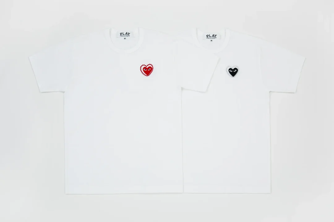 PLAY COMME des GARCONS ラインストーン & スタッズ ロゴアイテムが2024年 12/6 & 2025年 1/10 発売 (プレイ・コム デ ギャルソン)