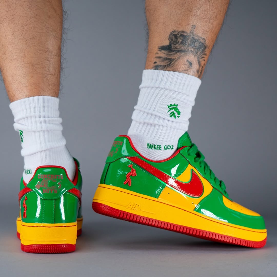 【2025年 夏 発売予定】「Lil Yachty/リル・ヨッティ」× NIKE AIR FORCE 1 “Lucky Green/Mystic Red” (ナイキ エア フォース 1 “ラッキーグリーン/ミスティックレッド”) [IH4383-300]