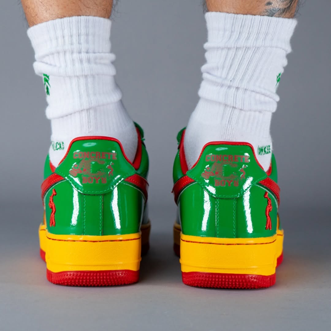 【2025年 夏 発売予定】「Lil Yachty/リル・ヨッティ」× NIKE AIR FORCE 1 “Lucky Green/Mystic Red” (ナイキ エア フォース 1 “ラッキーグリーン/ミスティックレッド”) [IH4383-300]