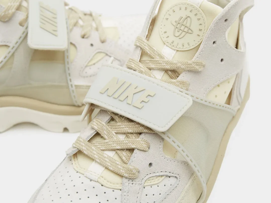 【2025年 発売予定】NIKE AIR TRAINER HUARACHE “Sail/Light Khaki” (ナイキ エア トレーナー ハラチ “セイル/ライトカーキ”) [IB7678-100]