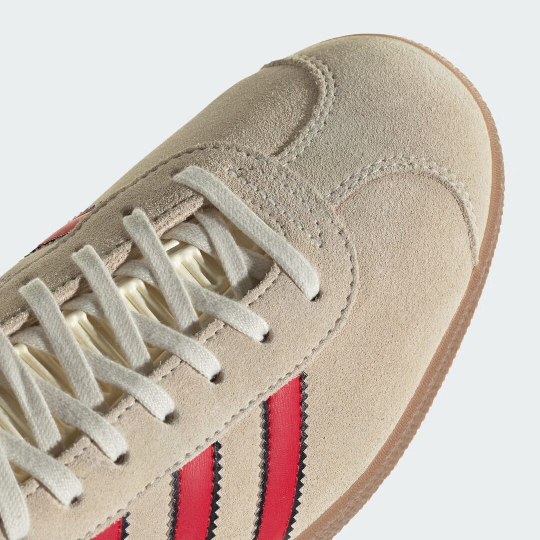 【2025年 2/12 発売】Manchester United × adidas Originals GAZELLE “Red Devils” (マンチェスター・ユナイテッド アディダス オリジナルス ガゼル “レッドデビル”) [JS3040]