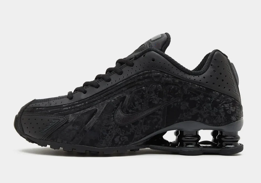 【2025年 発売予定】NIKE W SHOX R4 “Black Floral/Dark Smoke Grey” (ナイキ ショックス “ブラックフローラル/ダークスモークグレー”) [HV0934-002]