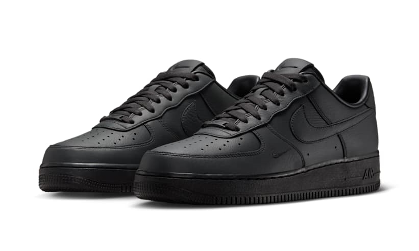 【2025年 春 発売予定】.SWOOSH × NIKE AIR FORCE 1 “Triple Black” (ドットスウッシュ ナイキ エア マックス 1 “トリプルブラック”) [HJ9348-001]