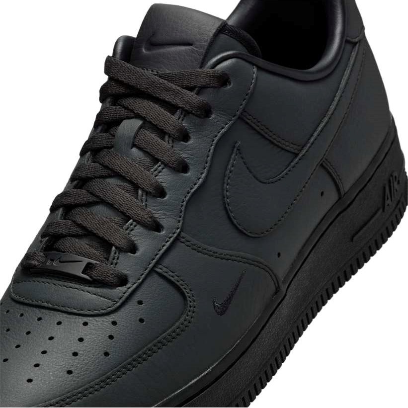 【2025年 春 発売予定】.SWOOSH × NIKE AIR FORCE 1 “Triple Black” (ドットスウッシュ ナイキ エア マックス 1 “トリプルブラック”) [HJ9348-001]