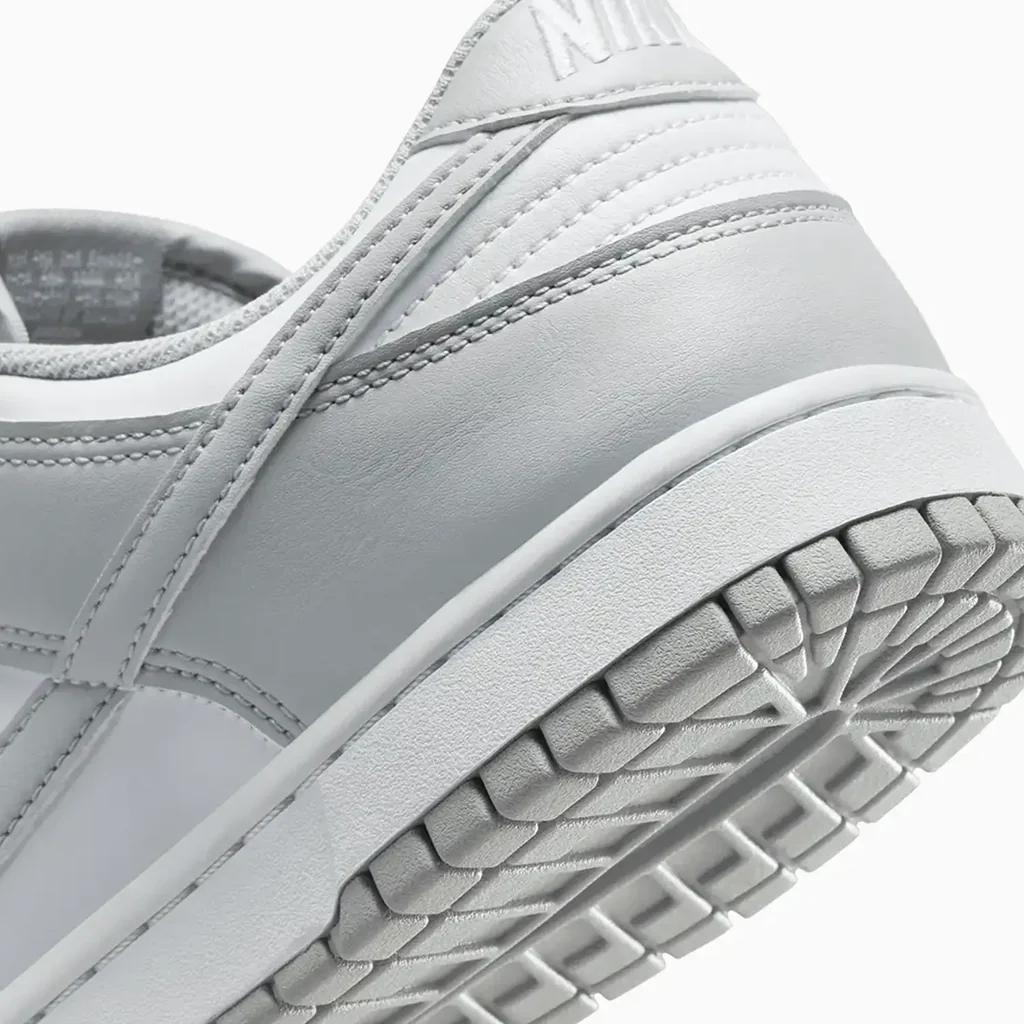 【2025年 発売】NIKE DUNK LOW RETRO “White/Light Smoke Grey” (ナイキ ダンク ロー レトロ “ホワイト/ライトスモークグレー”) [HF5441-105]