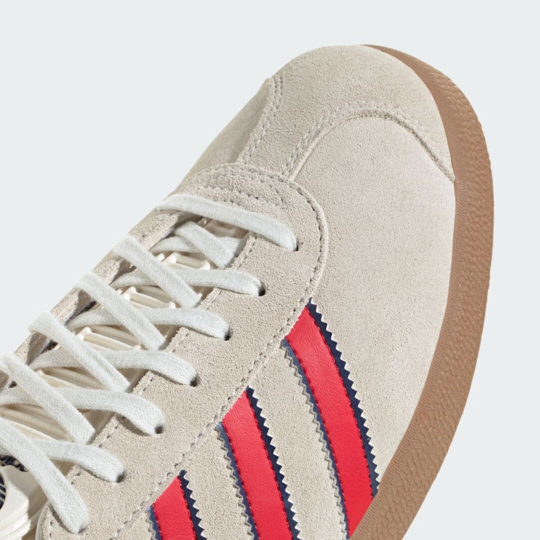 【2025年 2/1 発売】Arsenal × adidas Originals GAZELLE “Off-White/Better Scarlett” (アーセナル アディダス オリジナルス ガゼル “オフホワイト/ベタースカーレット”) [JS3040]