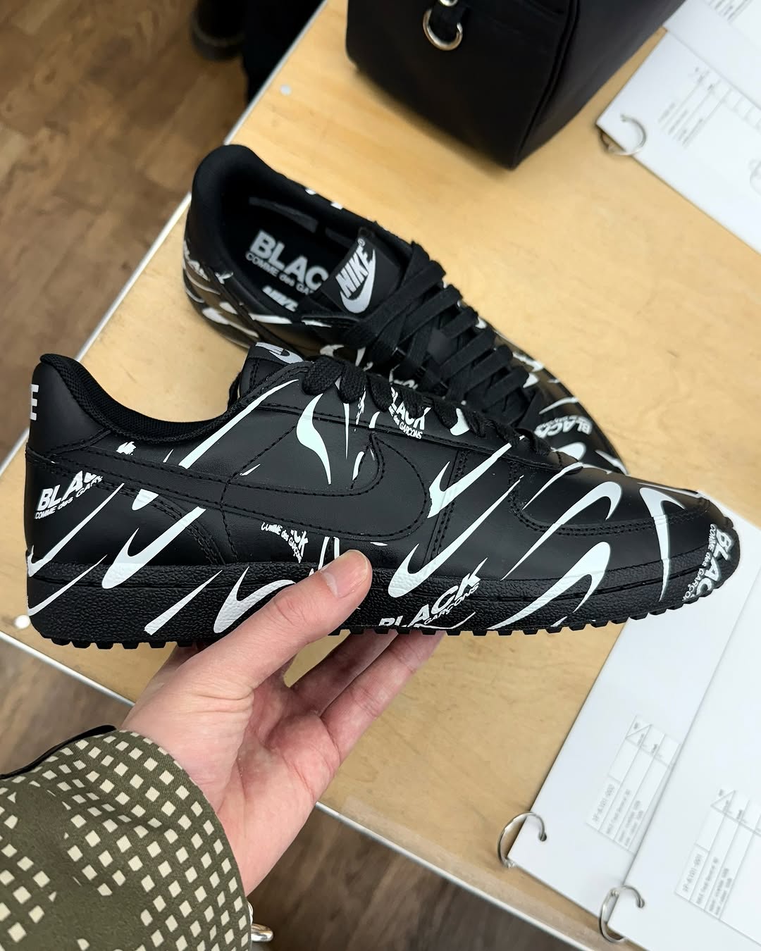 【2025 FW】Black COMME des GARCONS × NIKE FIELD GENERAL 82 (ブラック コム デ ギャルソン ナイキ フィールド ジェネラル 82)