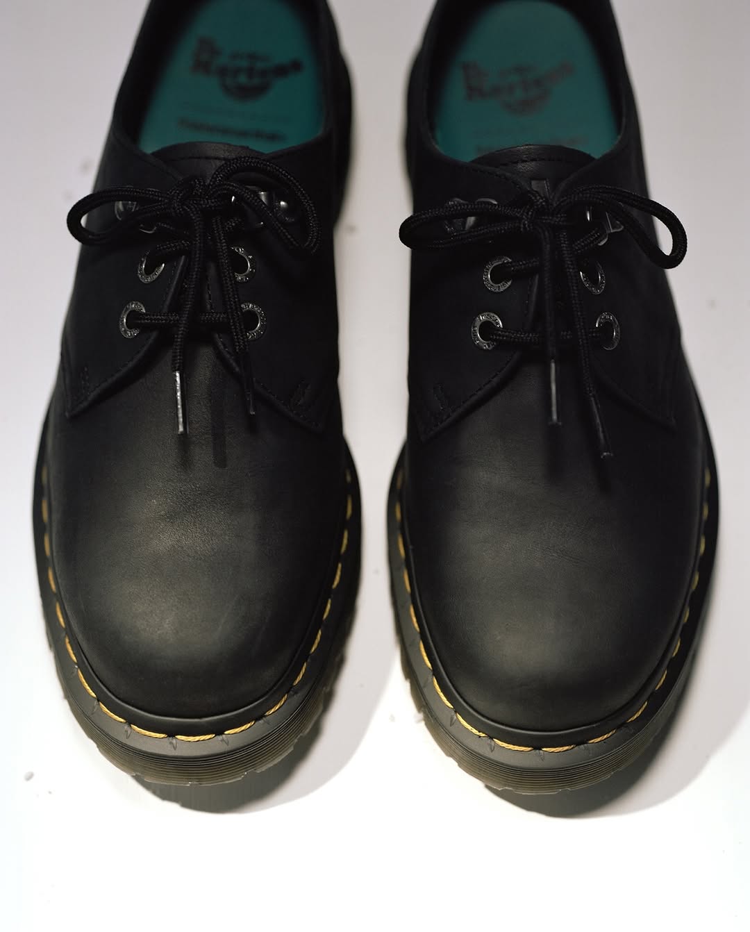 【2025年 1/24 発売】thisisneverthat × Dr. Martens コラボレーション (ディスイズネバーザット ドクターマーチン)