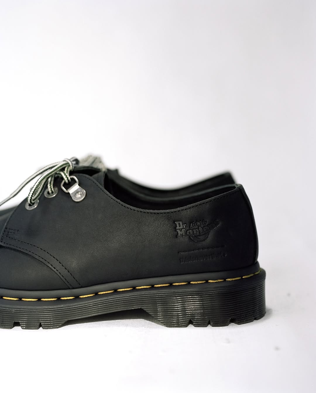 【2025年 1/24 発売】thisisneverthat × Dr. Martens コラボレーション (ディスイズネバーザット ドクターマーチン)