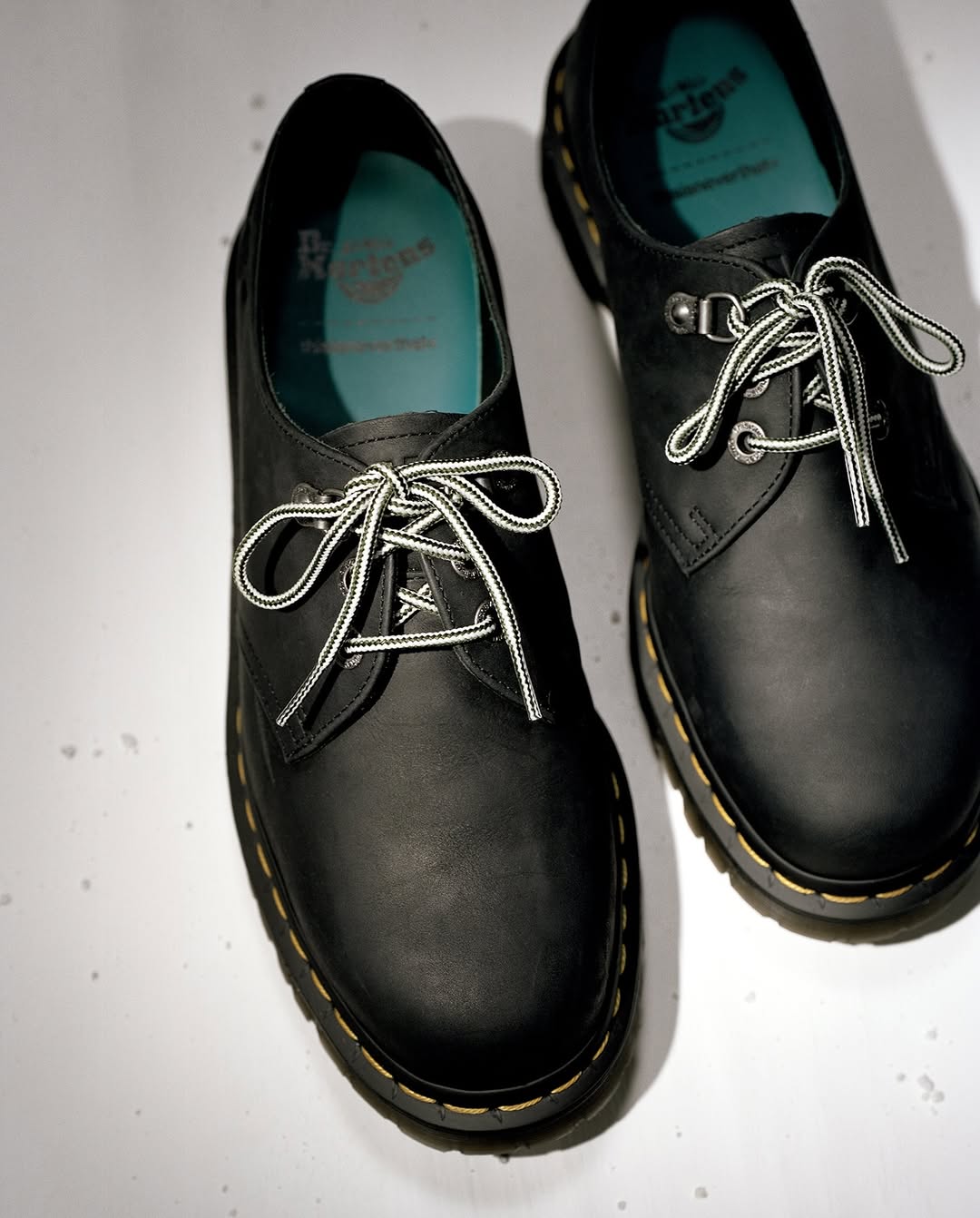 【2025年 1/24 発売】thisisneverthat × Dr. Martens コラボレーション (ディスイズネバーザット ドクターマーチン)