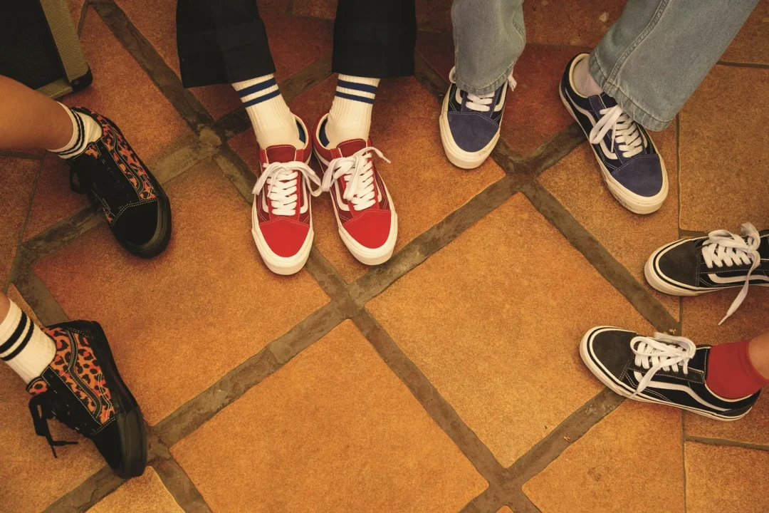 【2025年 2/7 発売】VANS PREMIUM OLD SKOOL “Red/Blue/Grey/Leopard” (バンズ プレミアム オールドスクール “レッド/ブルー/グレー/レオパード”) [VN000D56]