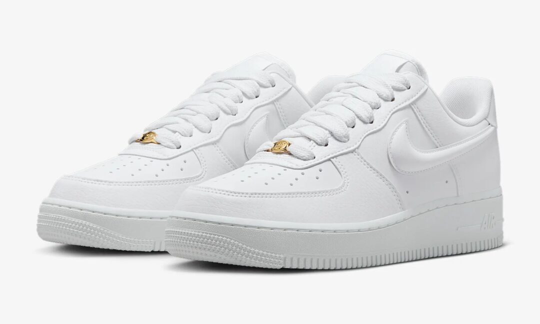 【2025年 2/24 発売】NIKE W AIR FORCE 1 07 LOW “White/Black/Metallic Gold” (ナイキ エア フォース 1 ロー “ホワイト/ブラック/メタリックゴールド”) [HF2014-100]