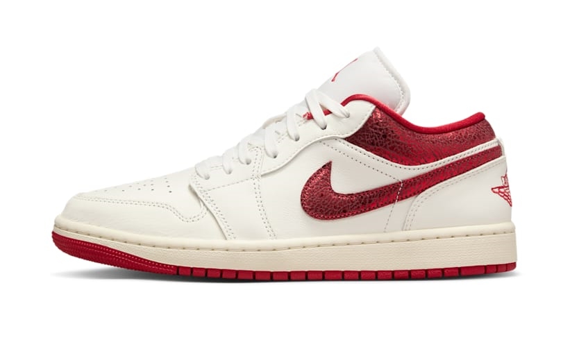 【2025年 発売予定】NIKE W AIR JORDAN 1 LOW SE “Cracked Leather/Sail/Varsity Red” (ナイキ エア ジョーダン 1 ロー “クラックレザー/セイル/バーシティレッド″) [HJ9338-106]