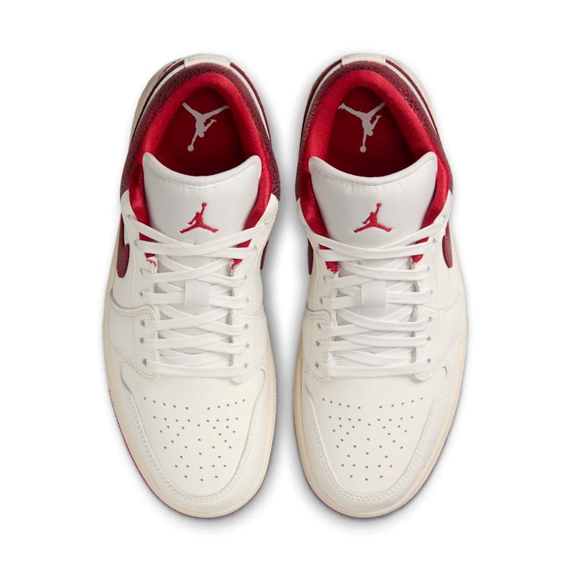 【2025年 発売予定】NIKE W AIR JORDAN 1 LOW SE “Cracked Leather/Sail/Varsity Red” (ナイキ エア ジョーダン 1 ロー “クラックレザー/セイル/バーシティレッド″) [HJ9338-106]