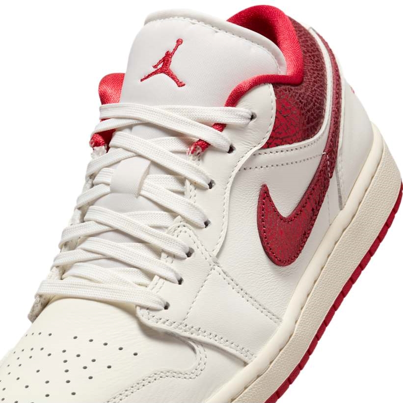 【2025年 発売予定】NIKE W AIR JORDAN 1 LOW SE “Cracked Leather/Sail/Varsity Red” (ナイキ エア ジョーダン 1 ロー “クラックレザー/セイル/バーシティレッド″) [HJ9338-106]