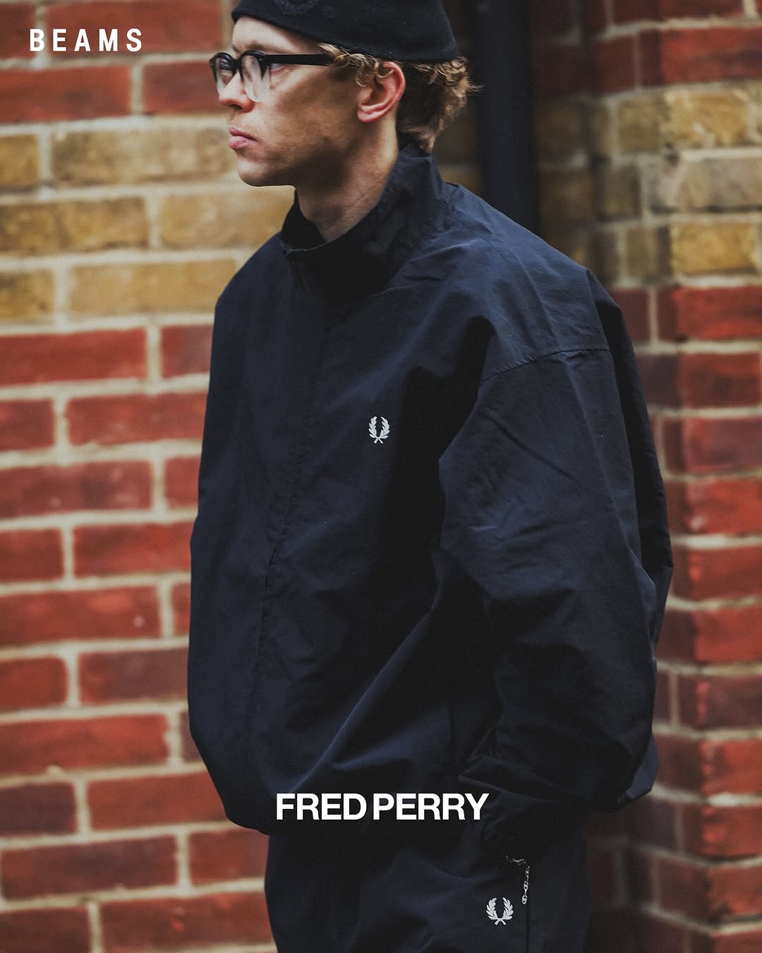 ブラック & ネイビーカラーのFRED PERRY × BEAMS 最新コラボコレクションが2025年 2/15 発売 (フレッドペリー ビームス)