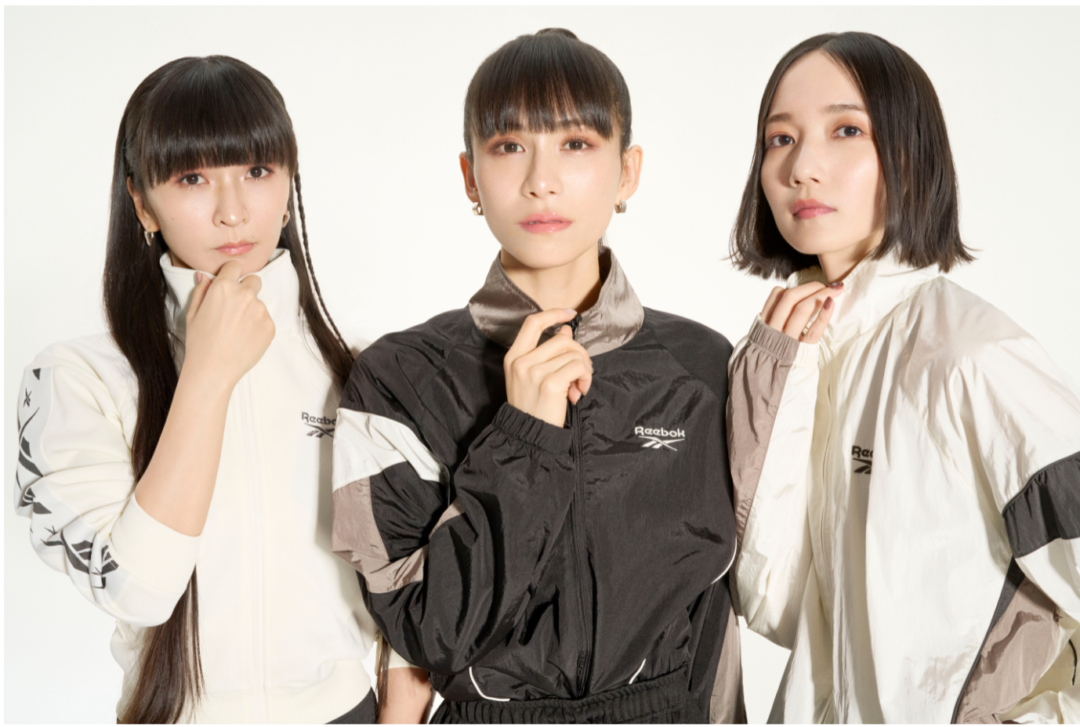 音楽ユニット「パフューム/Perfume」がリーボック アパレルアンバサダーに就任、メンバー着用アイテムは2025年 2月初旬 発売 (REEBOK)