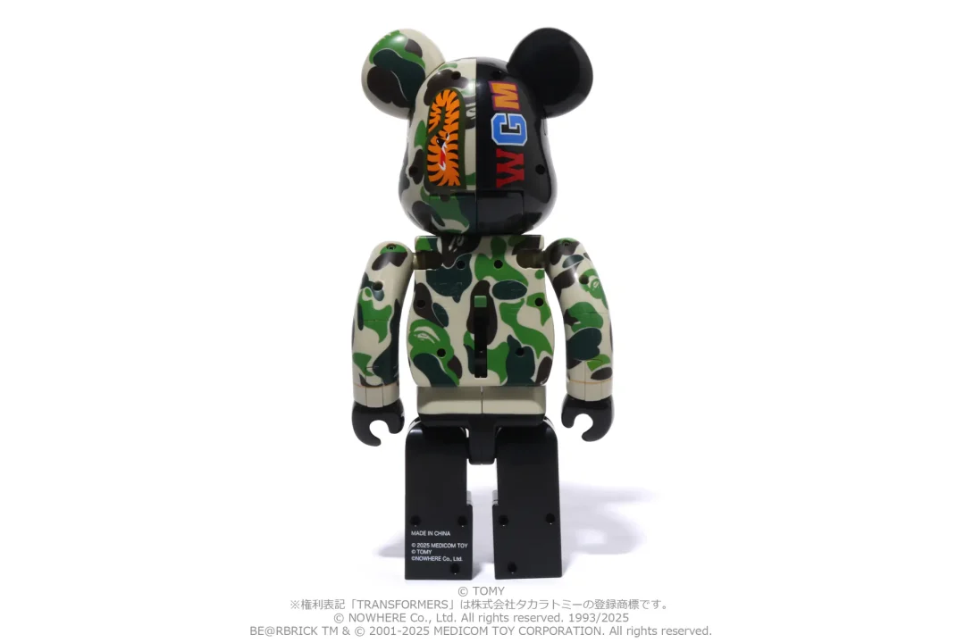 トランスフォームする、A BATHING APE × TRANSFORMERS × BE@RBRICK「ABC CAMO SHARK CONVOY & BABY MILO CONVOY」が2025年 3/22 発売 (ア ベイシング エイプ トランスフォーマー ベアブリック)