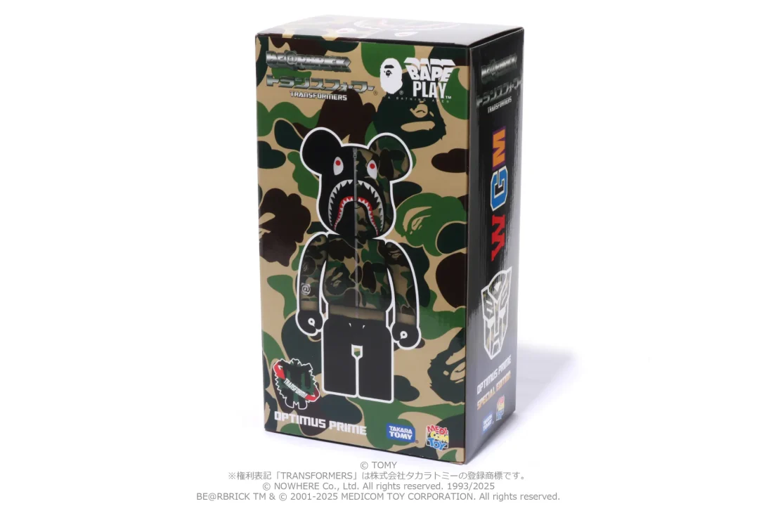 トランスフォームする、A BATHING APE × TRANSFORMERS × BE@RBRICK「ABC CAMO SHARK CONVOY & BABY MILO CONVOY」が2025年 3/22 発売 (ア ベイシング エイプ トランスフォーマー ベアブリック)