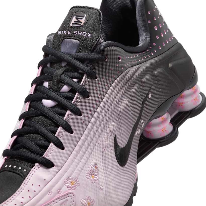 【2025年 発売予定】NIKE SHOX R4 “Sakura/Regal Pink/Black” (ナイキ ショックス “サクラ/リーガルピンク/ブラック”) [IB8872-600]